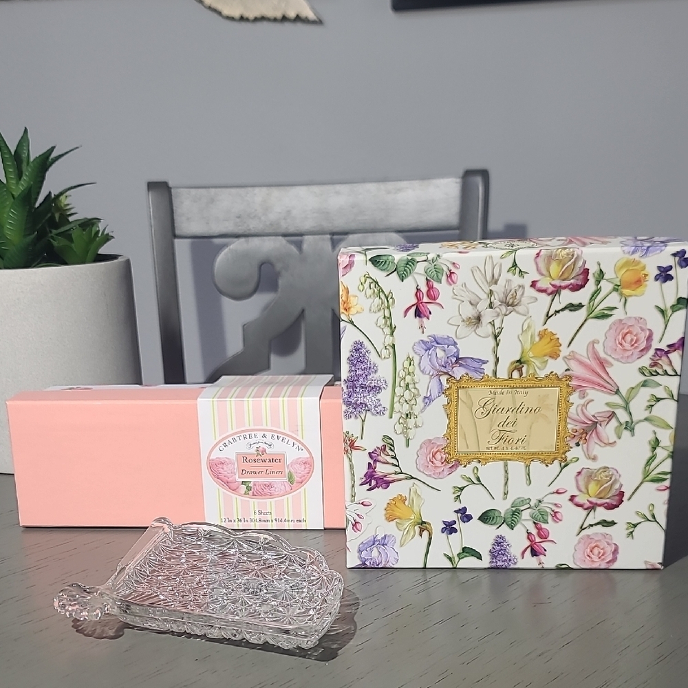 Gardino dei Fiori Floral Soap Set With Dish And Pink Rosewater Drawer Liner Set
